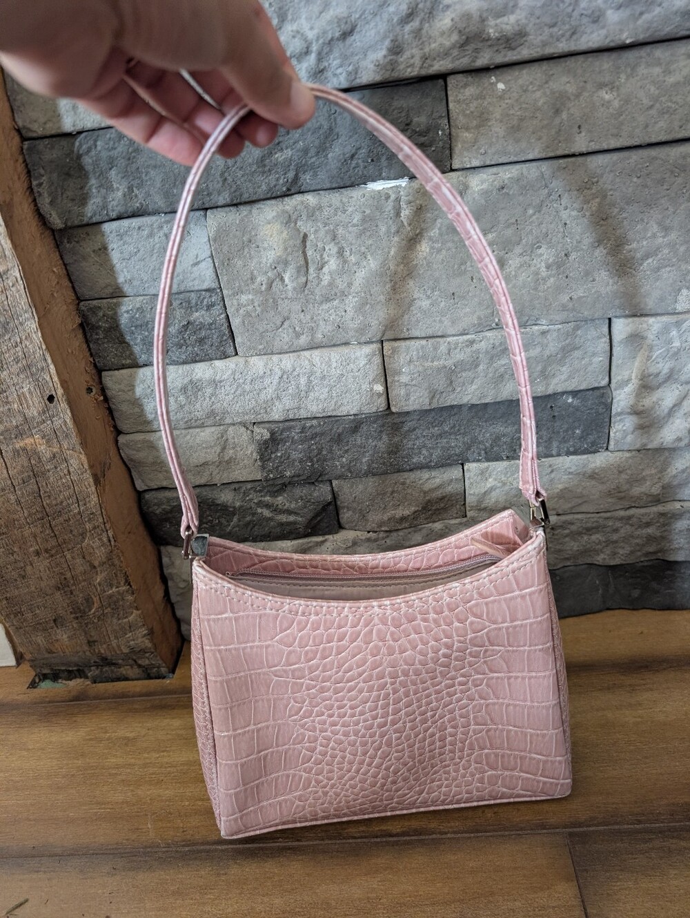 Liz Claiborne | Pink Snakeskin Hand Bag